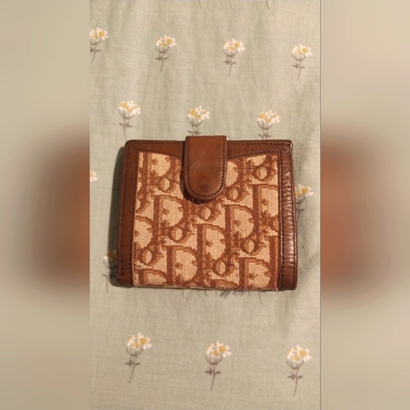 DIOR kiss lock compact wallet - Picture 1 of 9